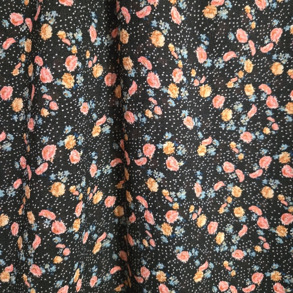 FINAL SALE! $6 Xhilaration Floral Sleevess Blouse Size Large - Picture 3 of 13